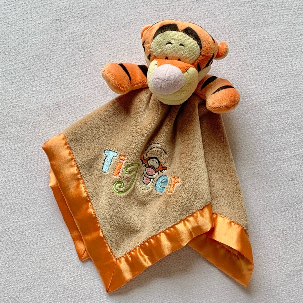 2009 Disney Baby Winnie the Pooh Tigger Rattle Plush Lovey Security Blanket